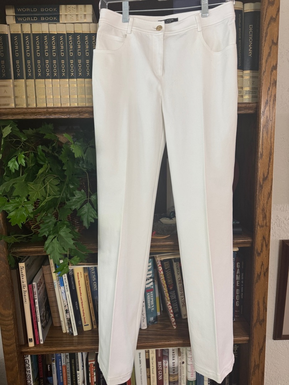 St. John Caviar White Tailored Straight-Leg Jeans/Trousers women's size 2